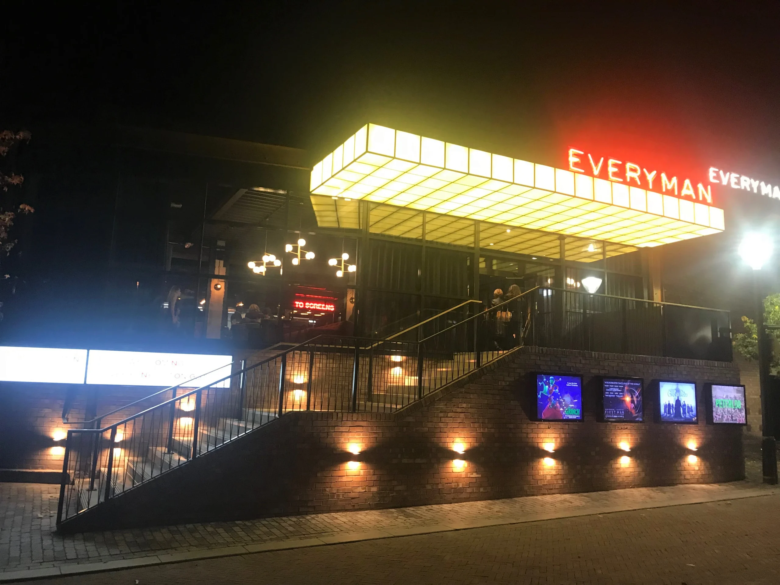 Il team Farrat visita il nuovo cinema Everyman ad Altrincham